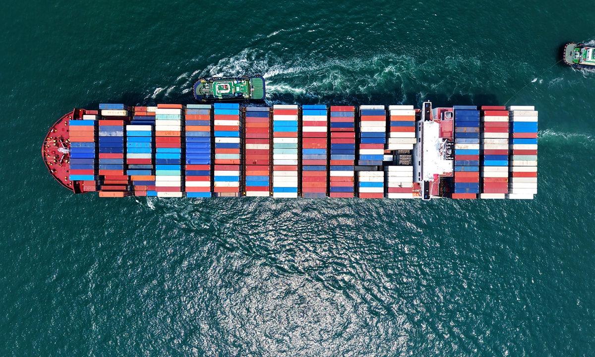 A container ship loaded with foreign trade cargo sails into Qingdao Port in Qingdao, East China's Shandong Province on June 25, 2026. Photo: VCG
