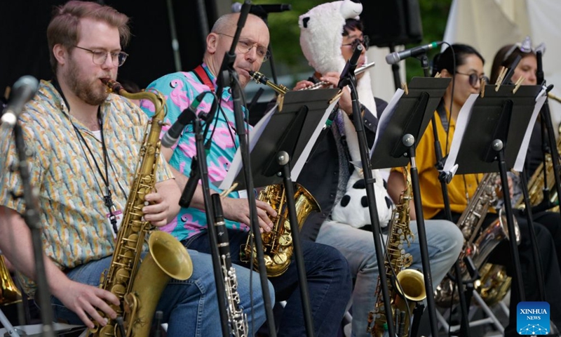 Musicians perform during the Downtown Jazz Weekend at the Vancouver Art Gallery plaza in Vancouver, British Columbia, Canada, on June 27, 2026. As part of the Vancouver International Jazz Festival, the two-day public event features local, national and international artists offering free live jazz performances to the public. The 17-day festival, running until July 5, features over 150 artists and 175 performances across Vancouver, celebrating jazz and diverse music styles. (Photo by Liang Sen/Xinhua)

