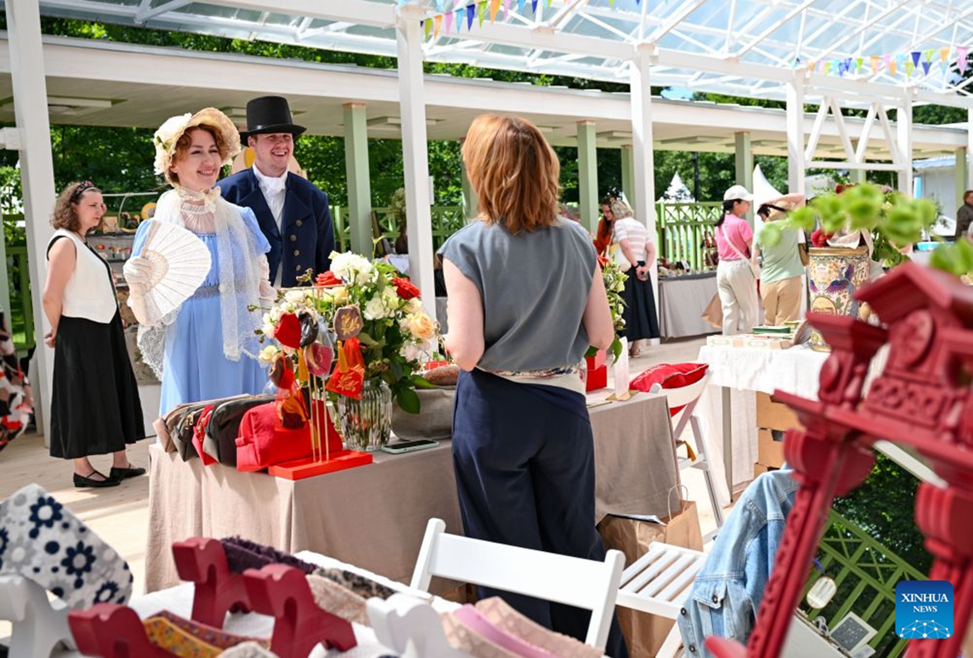 People visit an art market at Ostankino Park in Moscow, Russia, on June 28, 2026. From June 27 to 28, a variety of events were held at Ostankino Park to mark the Sheremetev Festival. (Xinhua/Feng Kaihua)


