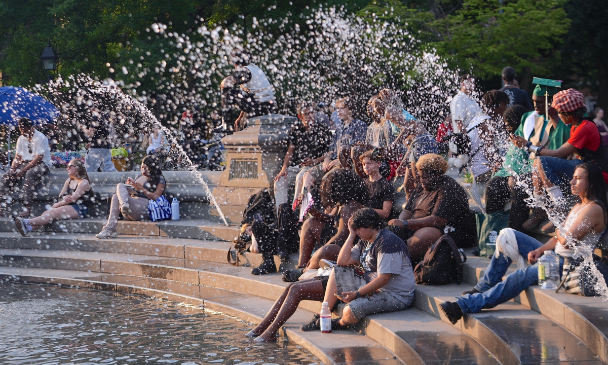People spend time at Washington Square Park during hot weather in New York City, US, on June 29, 2026. New York City Mayor Zohran Kwame Mamdani activated the city's Heat Emergency Plan as dangerously high temperatures were forecast to affect the city. Photo: VCG