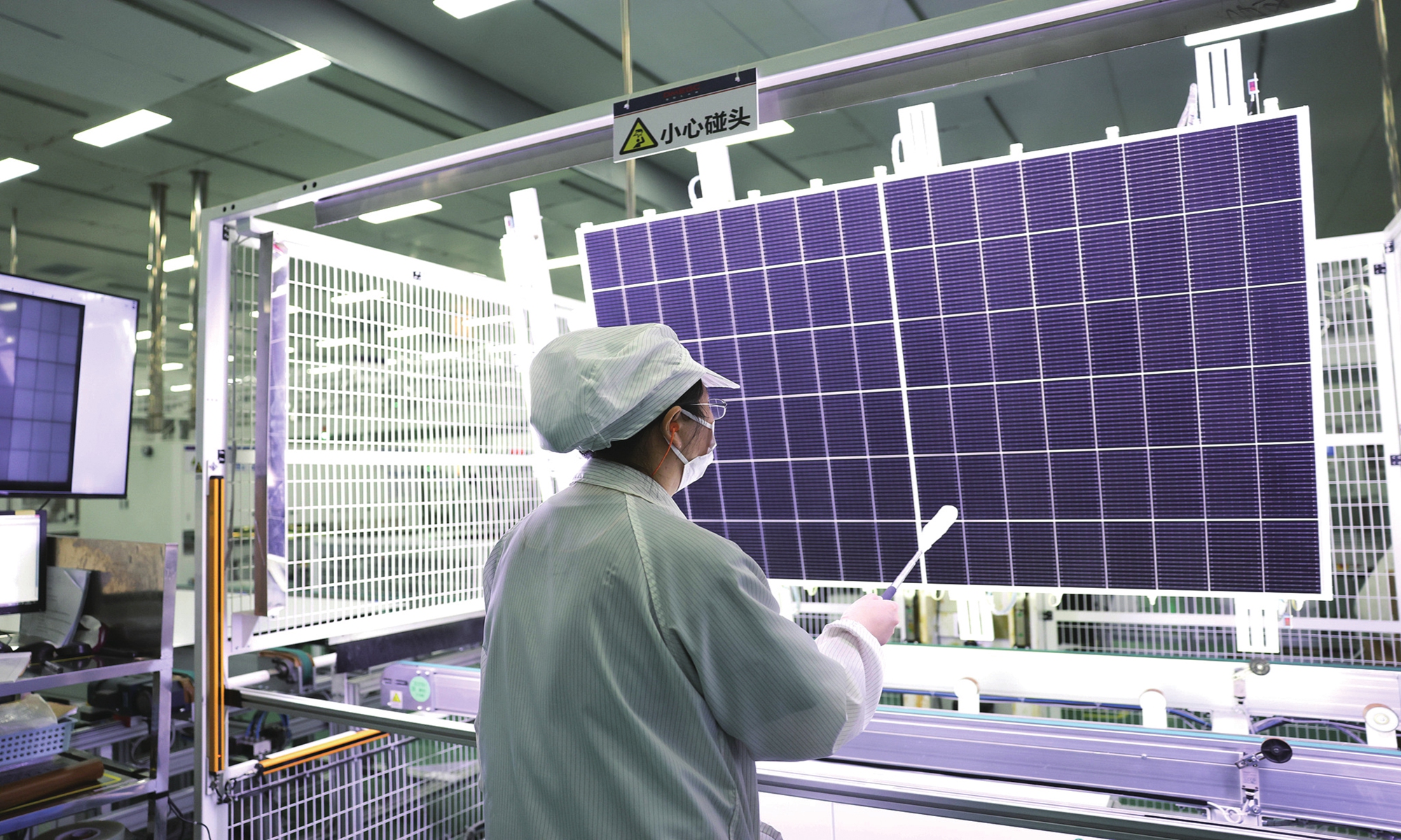 A worker produces solar photovoltaic modules for export to Europe at a new-energy company in Ganyu Economic Development Zone, Lianyungang, East China's Jiangsu Province, on April 30, 2026. Photo: VCG