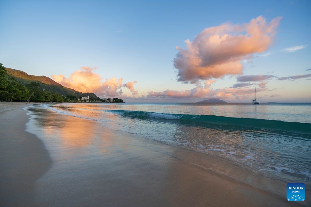 This photo shows the scenery during sunrise at the beach on Mahe Island, Seychelles, June 30, 2026. Mahe Island, the largest among all islands of the nation, is home to the capital city Victoria and a renowned tourist destination. (Photo: Xinhua)