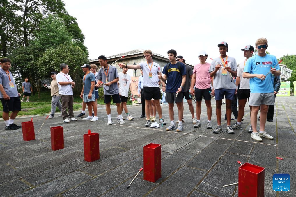 American youth take part in the Touhu game, or Pitch-pot, an ancient entertainment that requires players to throw arrows from a set distance into a tube, in front of the Kuliang Club, a historical public service community, in Kuliang, Fuzhou, southeast China's Fujian Province, June 29, 2026. The Bond with Kuliang: 2026 China-U.S. Youth Baseball Exhibition Games and Sports Festival, themed on Pitch across Oceans, Catch the Future, kicked off in Fuzhou on Monday. (Photo: Xinhua)