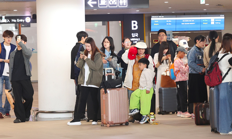 Chinese tourists arrive at Incheon Port International Passenger Terminal in Incheon, South Korea, preparing to spend the May Day holidays from May 1 to 5, on April 30, 2026. Photo: VCG