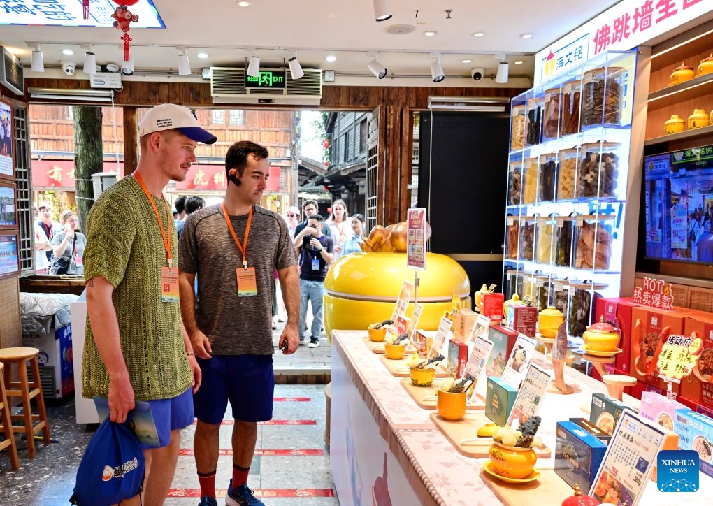 American youths visit the historic and cultural city block Three Lanes and Seven Alleys in Fuzhou, southeast China's Fujian Province, July 1, 2026. American youths attending the Bond with Kuliang: 2026 China-U.S. Youth Baseball Exhibition Games and Sports Festival started a cultural study tour in Fuzhou on Wednesday. (Photo: Xinhua)