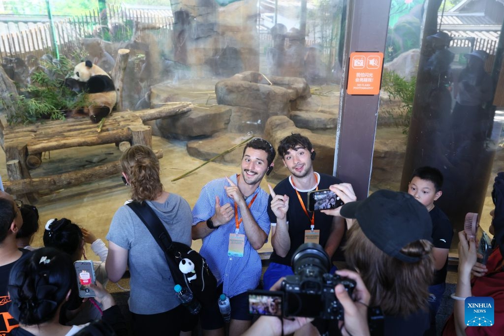 Players of the Near West Baseball Club from Virginia pose for a photo with a giant panda in Fuzhou, southeast China's Fujian Province, July 1, 2026. American youths attending the Bond with Kuliang: 2026 China-U.S. Youth Baseball Exhibition Games and Sports Festival started a cultural study tour in Fuzhou on Wednesday. (Photo: Xinhua)