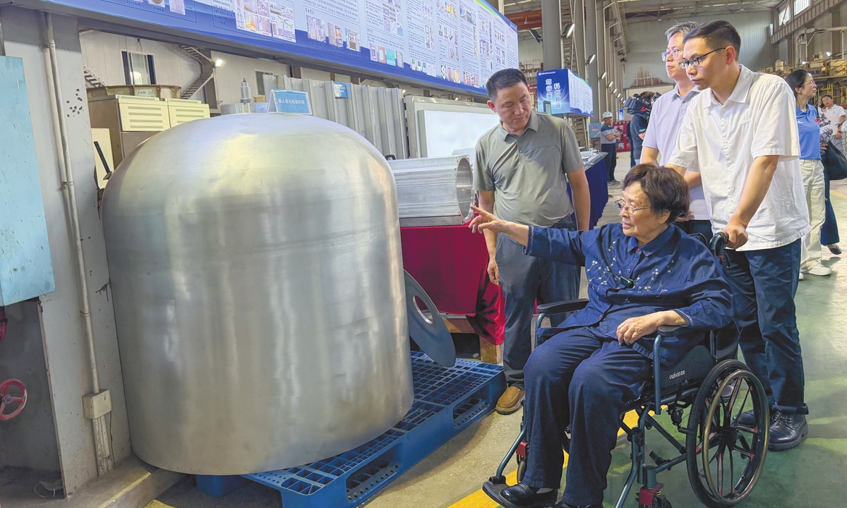 Zhong Jue tours research facility with her research team at Central South University in Changsha, Central China's Hunan Province, on June 15, 2026. Photo：Chu Daye/GT