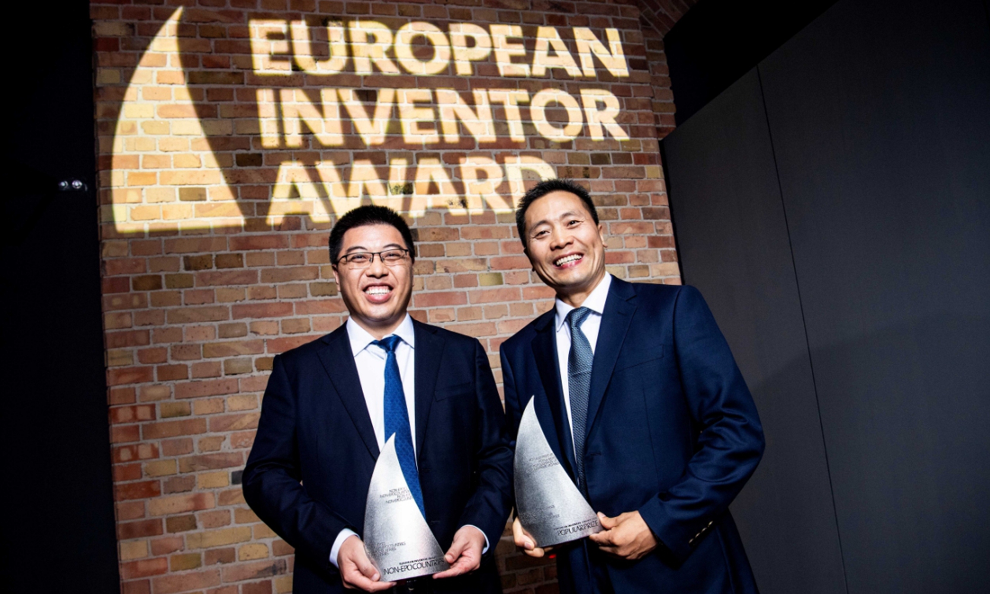 Two Chinese inventors, Yu Haijun(left) and Xie Yinghao, win the 2026 European Inventor Award in the Non-EPO Countries category and also received the Popular Prize on July 2, 2026 in Berlin, Germany. Photo: Courtesy of EPO