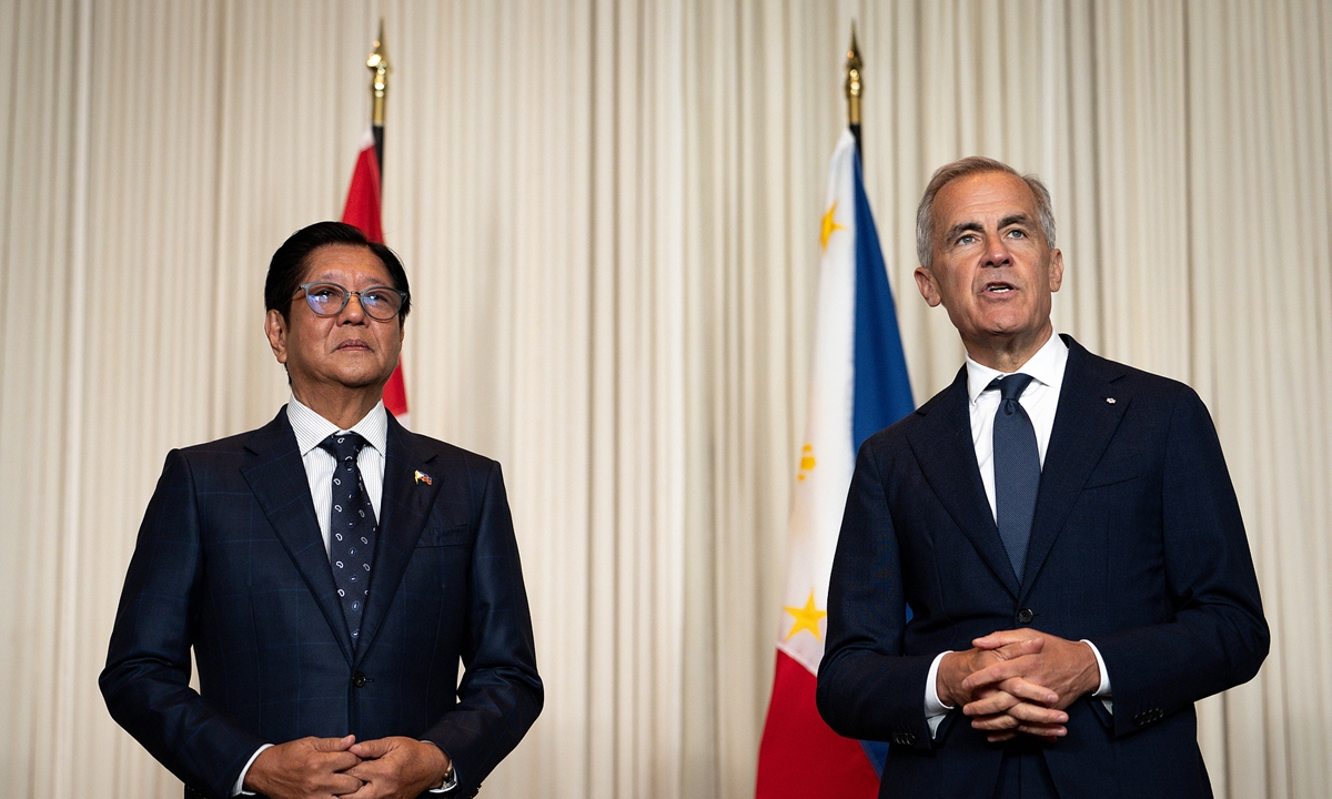 Canada's Prime Minister Mark Carney, right, speaks beside Philippines President Ferdinand Marcos Jr. during a meeting in Vancouver, on Thursday, July 2, 2026. Photo: VCG