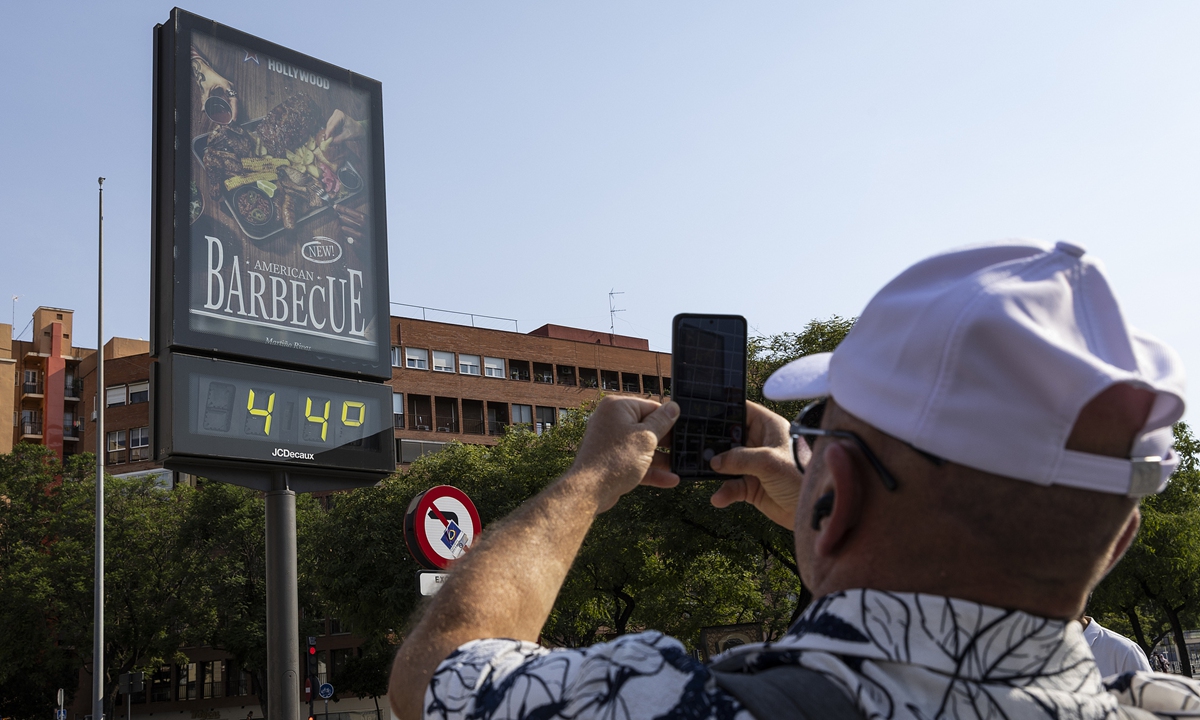 A man photographs a road sign showing the local temperature topping 44 C in Seville, Spain, on July 2, 2026. Spain's meteorological agency has branded June extremely hot, the second-warmest since 1961, Euronews reported. Photo: VCG