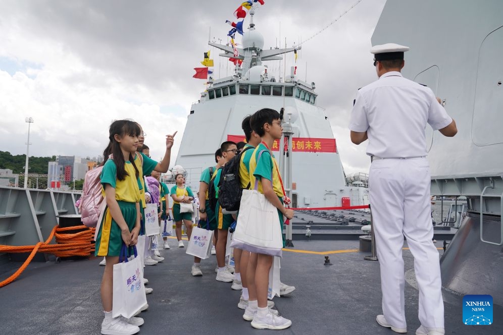 Students visit the guided-missile destroyer Nanning at the Chinese People's Liberation Army (PLA) Hong Kong Garrison's naval base on Stonecutters Island in Hong Kong, south China, July 3, 2026. A visiting PLA Navy fleet ushered in its first open-house day here on Friday, featuring hands-on experience, drill demonstration, art performance and other exchange programs. (Photo: Xinhua)