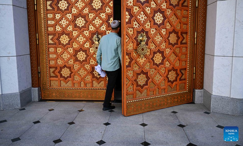 A man walks into the Gypjak Mosque in Ashgabat, Turkmenistan, on July 4, 2026. (Xinhua/Li Renzi)