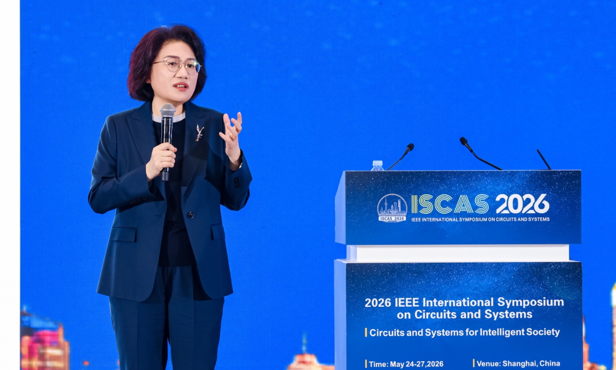 He Tingbo, a Huawei board member and president of the company's semiconductor business department, unveils the Tau (τ) Scaling Law, on March 25, 2026. Photo: People's Daily/Lin Yuan