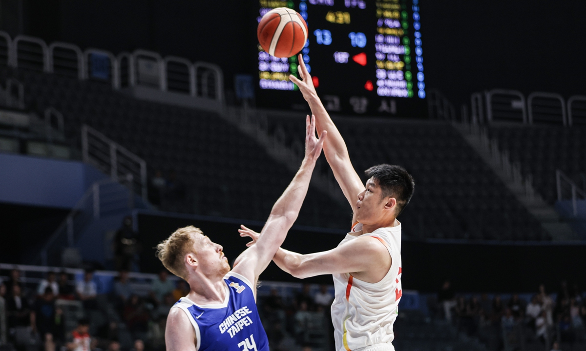 China's Hu Jinqiu (right) shoots during the match against Chinese Taipei on July 6, 2026 in Goyang, South Korea. Photo: VCG