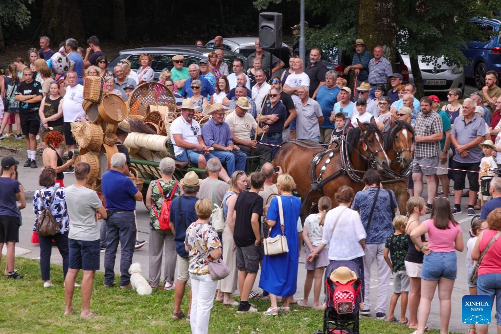 People watch a horse-drawn wagon procession at the 33rd Traditional Carters' Festival in Postojna, Slovenia, July 5, 2026. (Photo: Xinhua)
