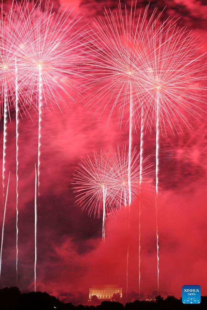 Fireworks explode over the Lincoln Memorial to celebrate the 250th anniversary of the founding of the United States in Washington, D.C., the United States, July 5, 2026. (Photo: Xinhua)