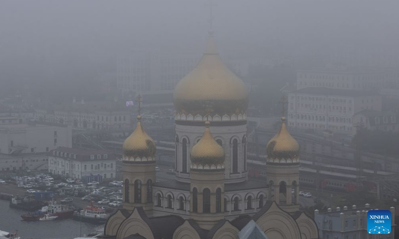 This photo taken on July 5, 2026 shows downtown Vladivostok, Russia, in advection fog. (Photo: Xinhua)
