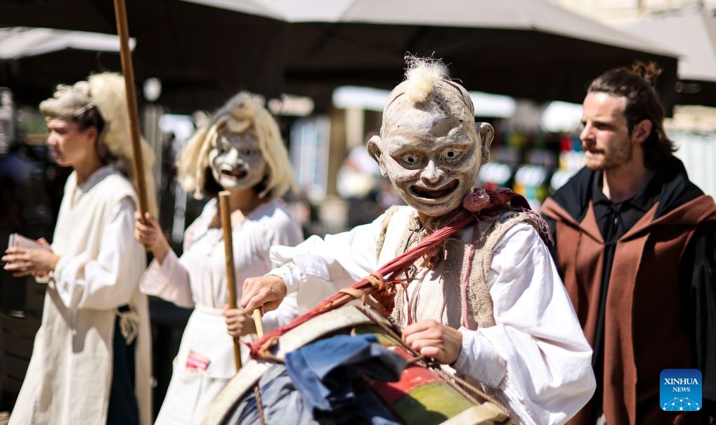 Artists perform on the street during the 80th Festival d'Avignon in Avignon, France, July 7, 2026. The festival, created in 1947 by French drama director Jean Vilar, is one of the most important contemporary performing arts events in the world. (Photo: Xinhua)