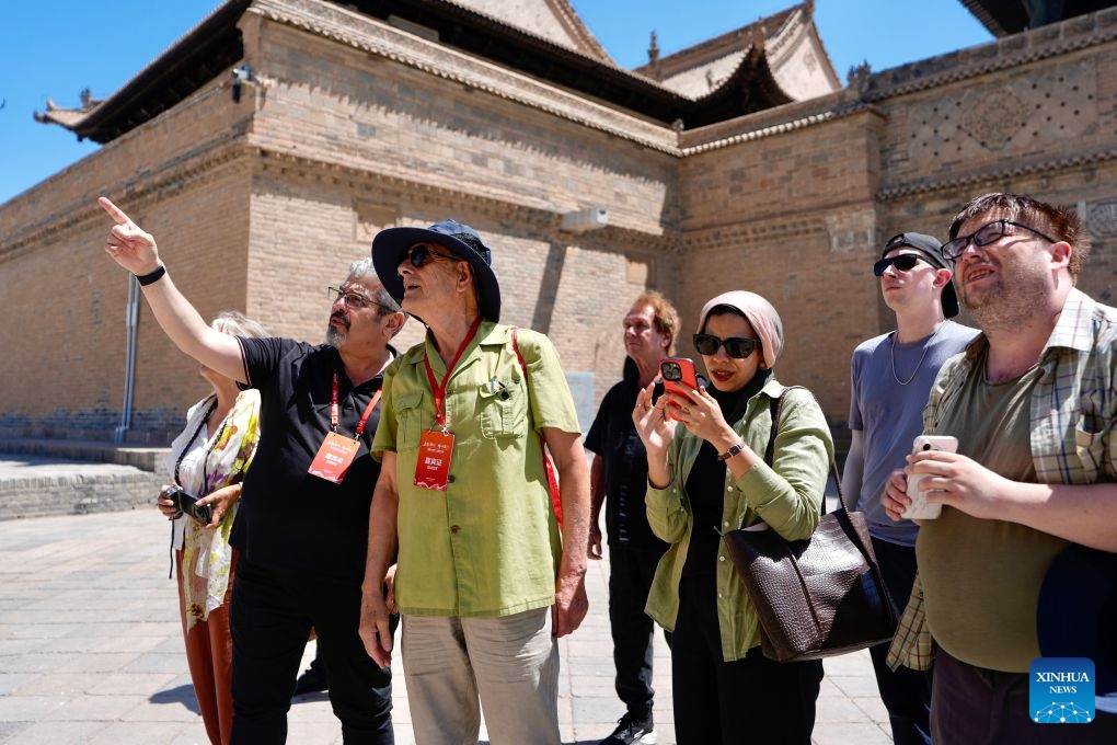 Participants visit the site of a historical meeting in Tongxin County, northwest China's Ningxia Hui Autonomous Region, July 6, 2026. Chinese and foreign participants, including family members of U.S. journalist Edgar Snow, visited Tongxin from July 6 to 7 during an event themed Retracing Snow's Route. The event was organized by the Xinhua Institute, a think tank affiliated with Xinhua News Agency, and the School of Journalism and Communication and the China Center for Edgar Snow Studies at Peking University. (Photo: Xinhua)