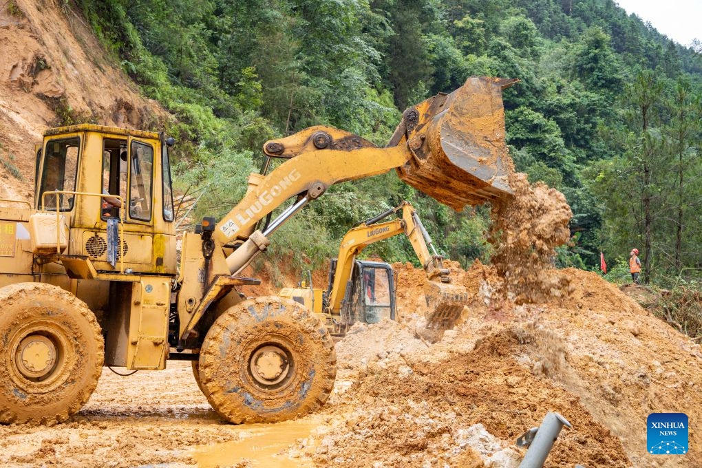 Staff members of highway maintenance carry out emergency repairs on a damaged highway in Qingshan Village of Jinxiu Yao Autonomous County, Laibin City, south China's Guangxi Zhuang Autonomous Region, July 7, 2026. (Photo: Xinhua)