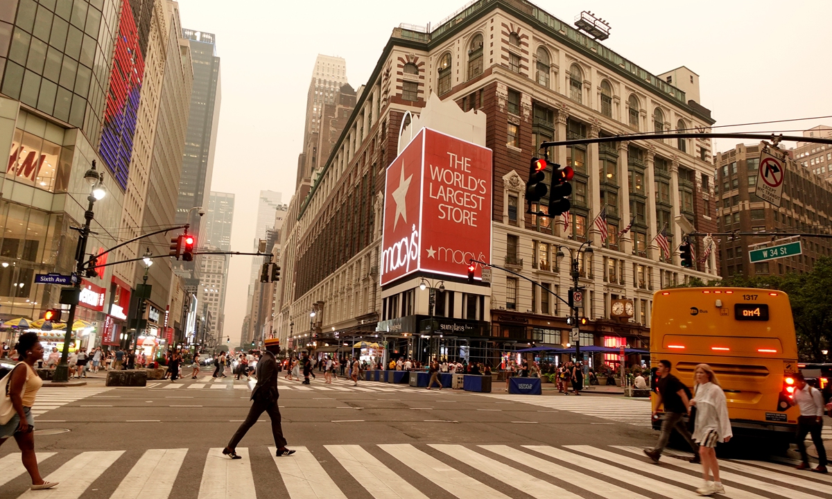 As smoke from widespread wildfires in Canada invades the US, people cross the 34th Street in a yellow haze in New York City on July 15, 2026 local time. Air Quality Alerts are being issued for millions across 12 states, per ABC Weather. Photo: VCG