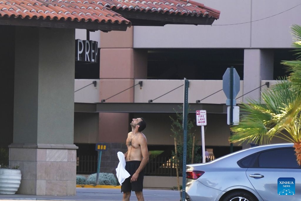A man is seen on a street amid a heat wave in Phoenix, Arizona, the United States, July 9, 2026. The temperature in Phoenix reached a high of 45 degrees Celsius on Thursday. (Photo: Xinhua)