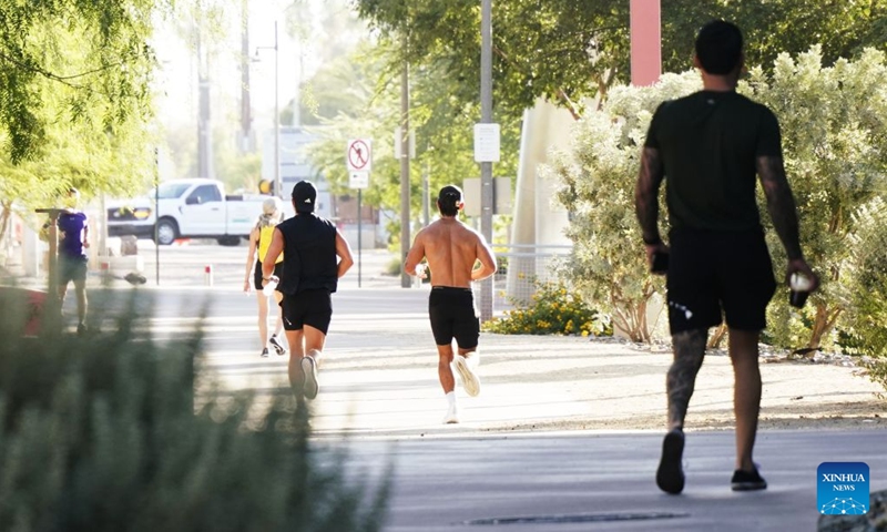 People jog on a street amid a heat wave in Phoenix, Arizona, the United States, July 9, 2026. The temperature in Phoenix reached a high of 45 degrees Celsius on Thursday. (Photo: Xinhua)