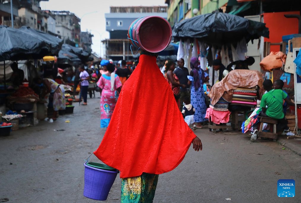 A woman sells goods on a street in Abidjan, Cote d'Ivoire, on July 9, 2026. (Photo: Xinhua)