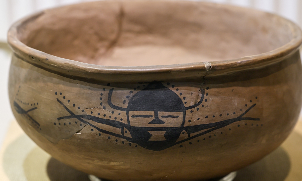 Yangshao Culture period ( around 5000 BC to 3000 BC)
Representative Motif: Human-faced fish pattern, often seen on Yangshao painted pottery 
Cultural Significance: Totemic worship and prayers for survival. The fish motif symbolizes fertility and bountiful harvests—the early stage of Chinese decorative art.
