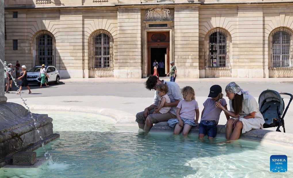 People cool off at a fountain in Arles, France, July 8, 2026. France has experienced high temperatures this summer. (Photo: Xinhua)