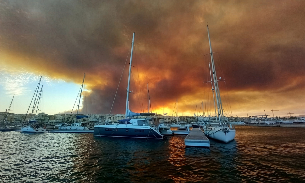 A fire in Los Gallardos is seen from the Port of Garrucha in Andalusia, Spain, on July 10, 2026. At least 12 people died and another 23 were missing after a wildfire tore through dry scrubland in southern Spain, making the blaze one of the deadliest on record in the country, according to media reports. Photo: VCG
