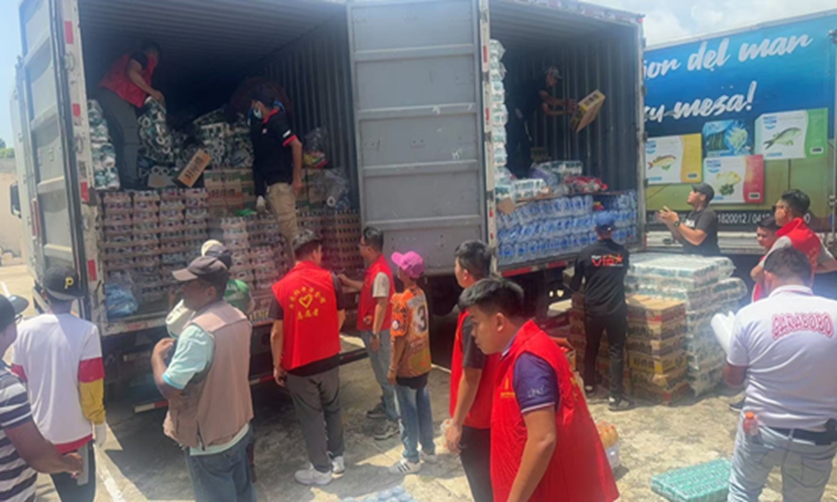 Chinese volunteers unload the first batch of emergency supplies China provided for quake-hit areas in Venezuela on June 26, 2026. Photo: Courtesy of Xu Guocheng