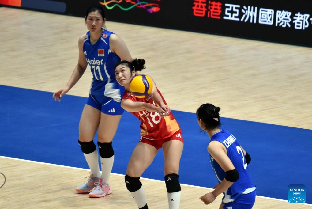 Wang Mengjie (C) of China competes during the match between China and the Dominican Republic at the Women's Volleyball Nations League (VNL) 2026 in Hong Kong, south China, July 11, 2026. (Xinhua/Lo Ping Fai)