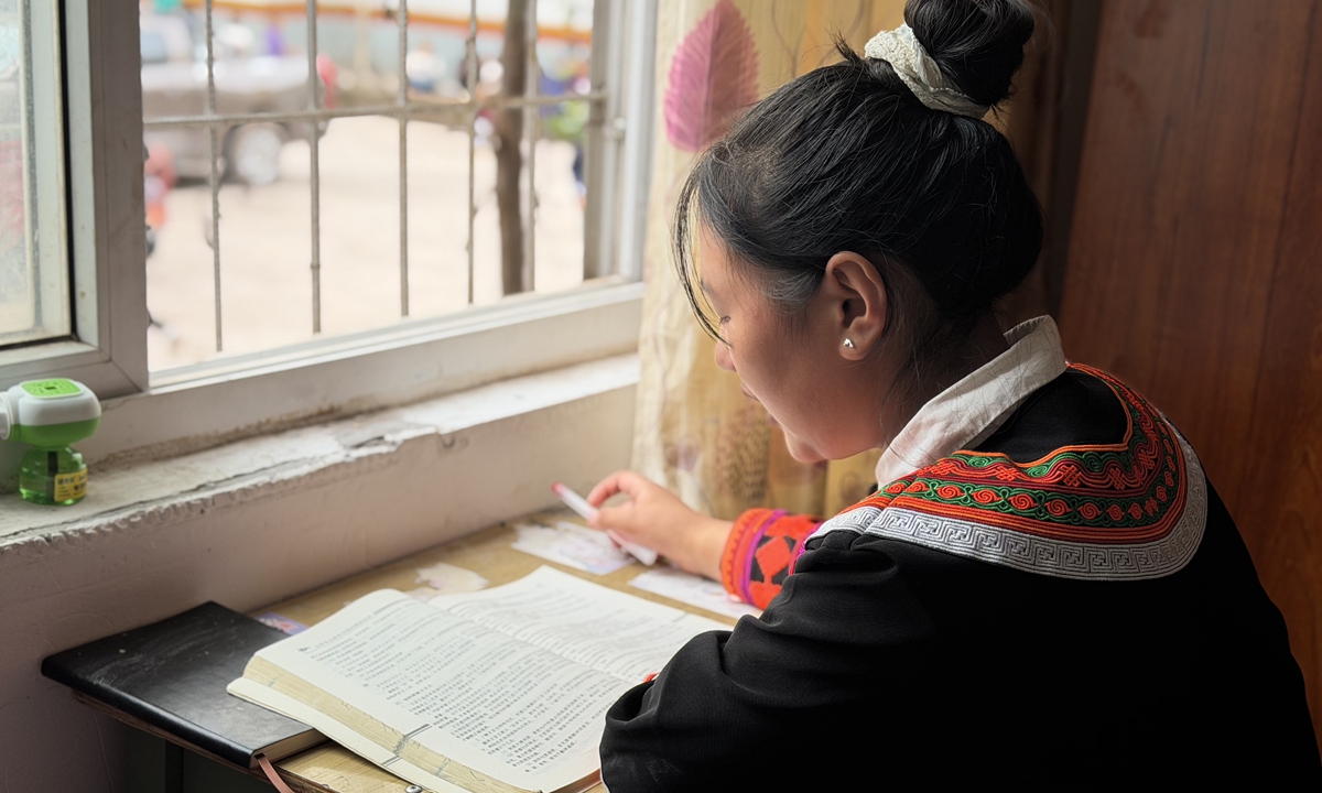 Nenger Luolin reads at a desk on June 29, 2026. Photo: Shen Sheng/GT