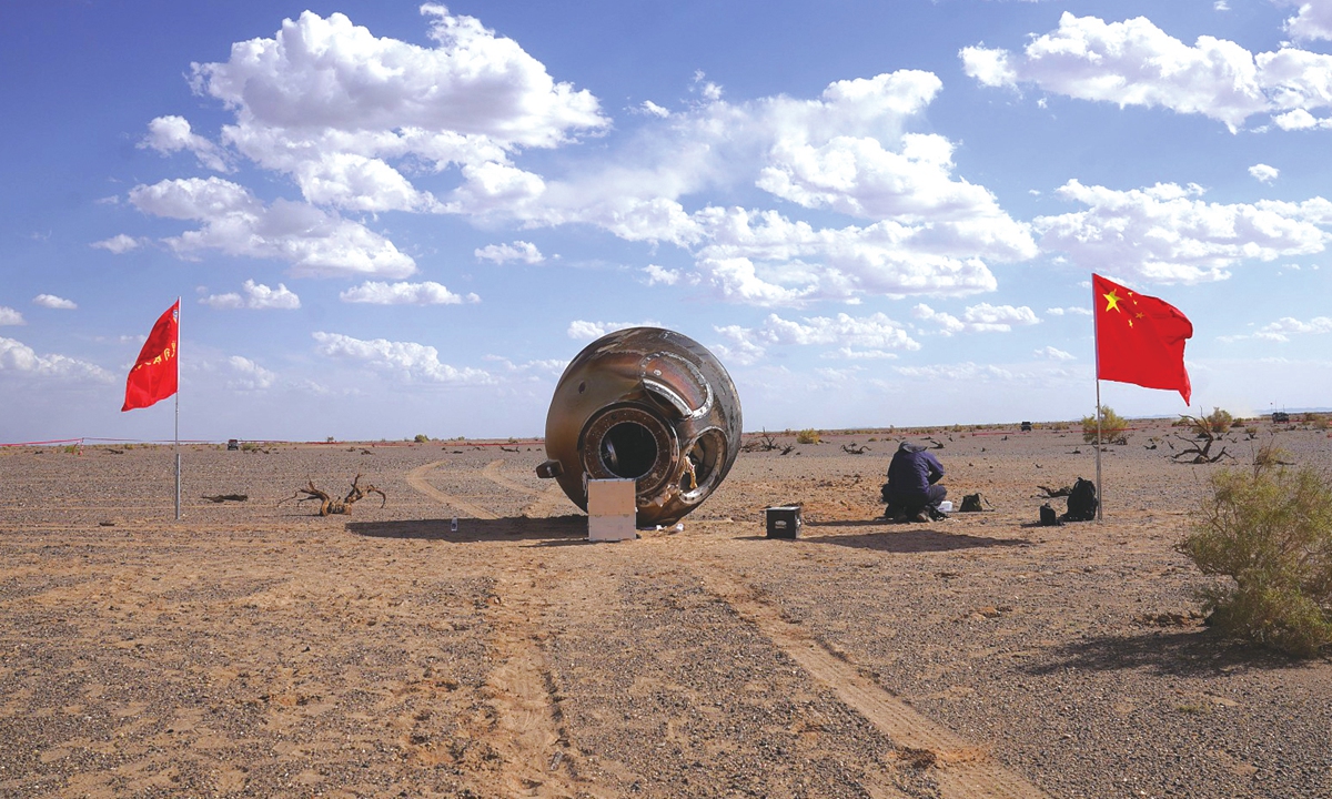 The reentry capsule of the Shenzhou-12 manned spacecraft touches down at the Dongfeng landing site on September 17, 2021 Photos: VCG
