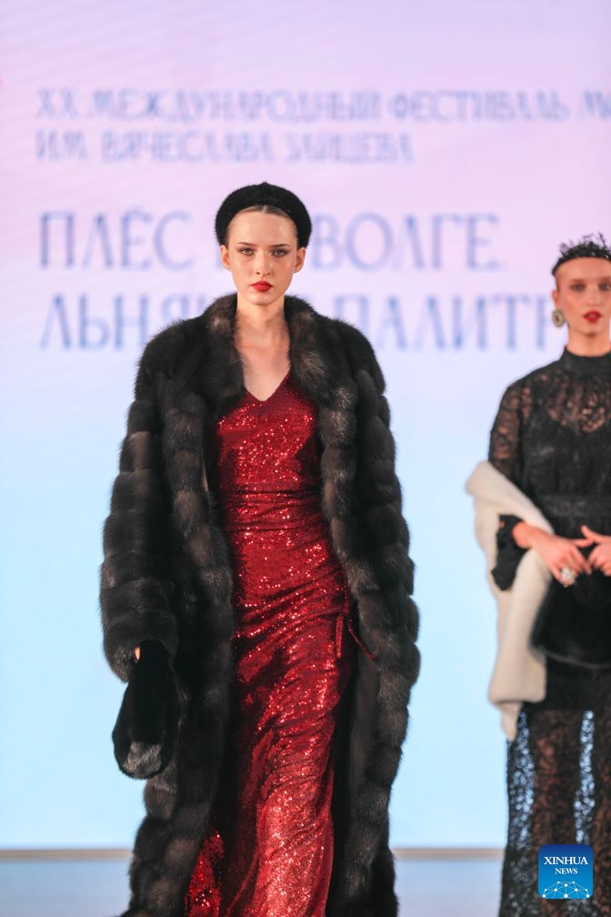 A model presents a creation during a fashion show in Plyos, Russia, on July 11, 2026.
The fashion show held here Saturday night along the Volga River featured designs by designers from different countries such as Russia, Belarus and Kazakhstan. (Xinhua/Zheng Yue)