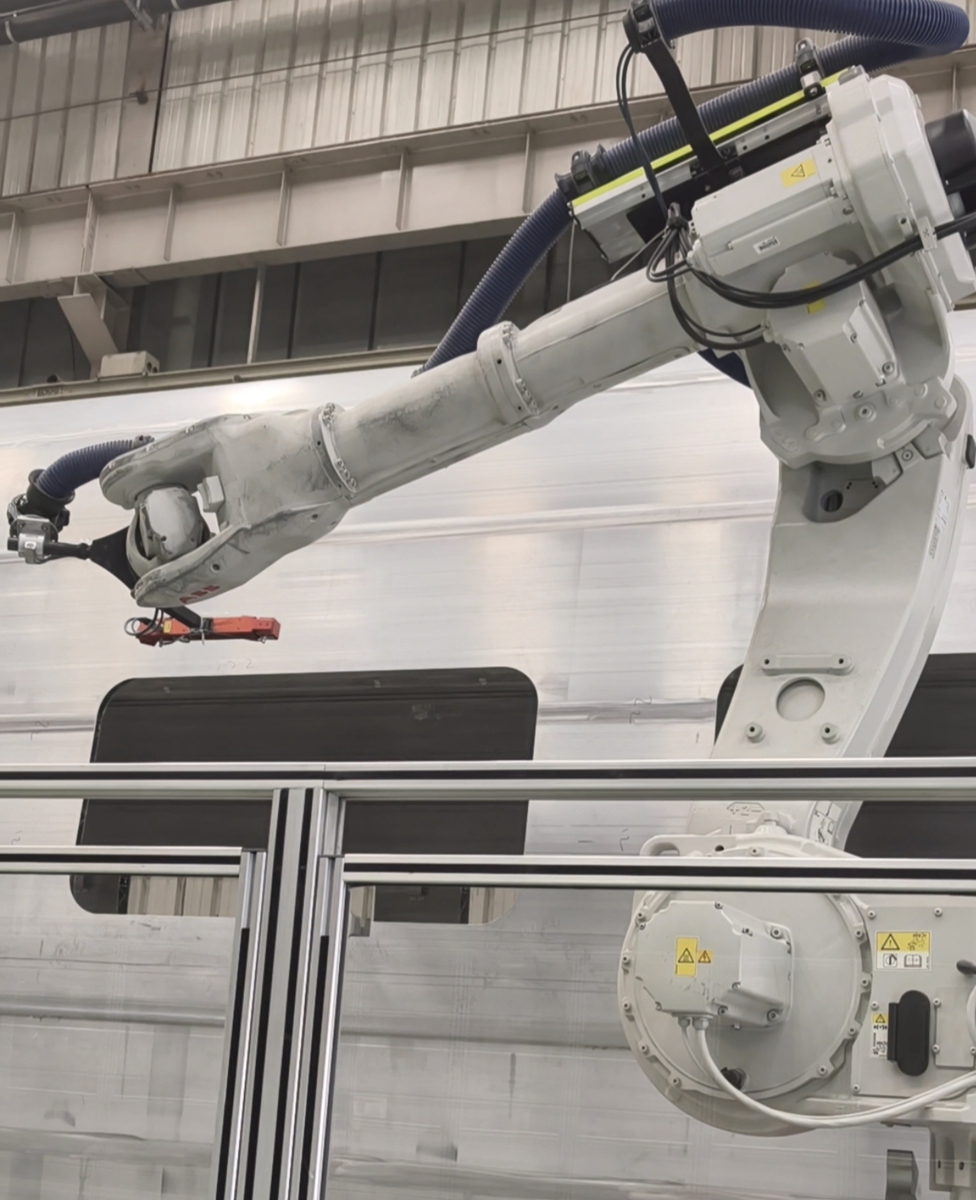 An intelligent robotic arm measures a train body on the high-speed EMU production line at the CRRC Tangshan Co., Ltd. in Tangshan, North China's Hebei Province, on June 26. Photo: Xu Jiatong/GT