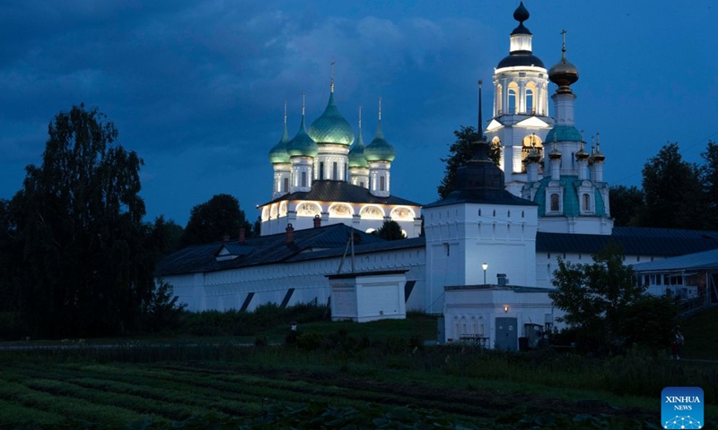 This photo taken on July 9, 2026 shows a view of the St. Vvedensky Tolga Convent at dusk in Yaroslavl, Russia. (Xinhua/Gao Wei)