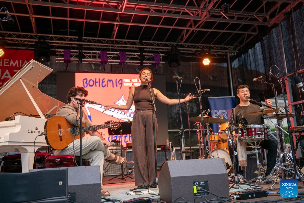 A band performs at the Bohemia JazzFest in the Royal Garden of Prague Castle in Prague, the Czech Republic, July 14, 2026. (Photo: Xinhua)
