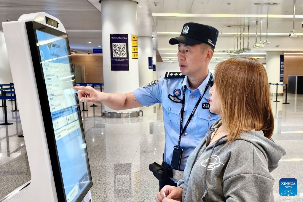 A police officer helps a Thai passenger with entry registration at Chongqing Jiangbei International Airport in southwest China's Chongqing Municipality, July 13, 2026. Since the beginning of this year, inbound and outbound passenger traffic at Chongqing Jiangbei International Airport has continued to grow, with a significant increase in foreign passenger traffic. In the first half of 2026, the airport handled more than 1.48 million inbound and outbound passenger trips, up 39.5 percent year on year. (Photo: Xinhua)