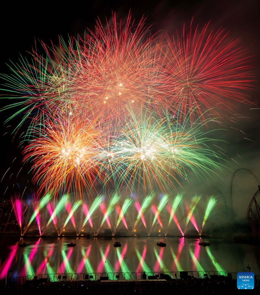 Fireworks presented by Team Italy light up the sky in Montreal, Canada, on July 12, 2026. The 40th edition of L'International des Feux Loto-Québec, widely known as the Montreal International Fireworks Competition, is held here from July 2 to August 6, featuring pyrotechnic teams from Hungary, Italy, China, Canada, the United States and Australia. (Photo: Xinhua)