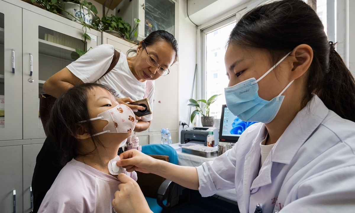 A child receives a Sanfu patch treatment at Beijing Hospital of Traditional Chinese Medicine in Beijing on July 15, 2026, the first day of the Sanfu period, designated by Chinese lunar calendar as the muggiest days of the year. Photo: Chen Tao/GT