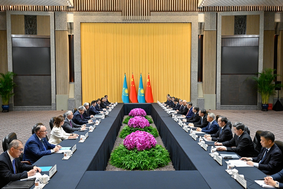 Chinese President Xi Jinping meets with Kazakh President Kassym-Jomart Tokayev, who is in China to attend the 2026 World Artificial Intelligence Conference and High-Level Meeting on Global AI Governance, in Shanghai, east China, July 16, 2026. (Xinhua/Yin Bogu)