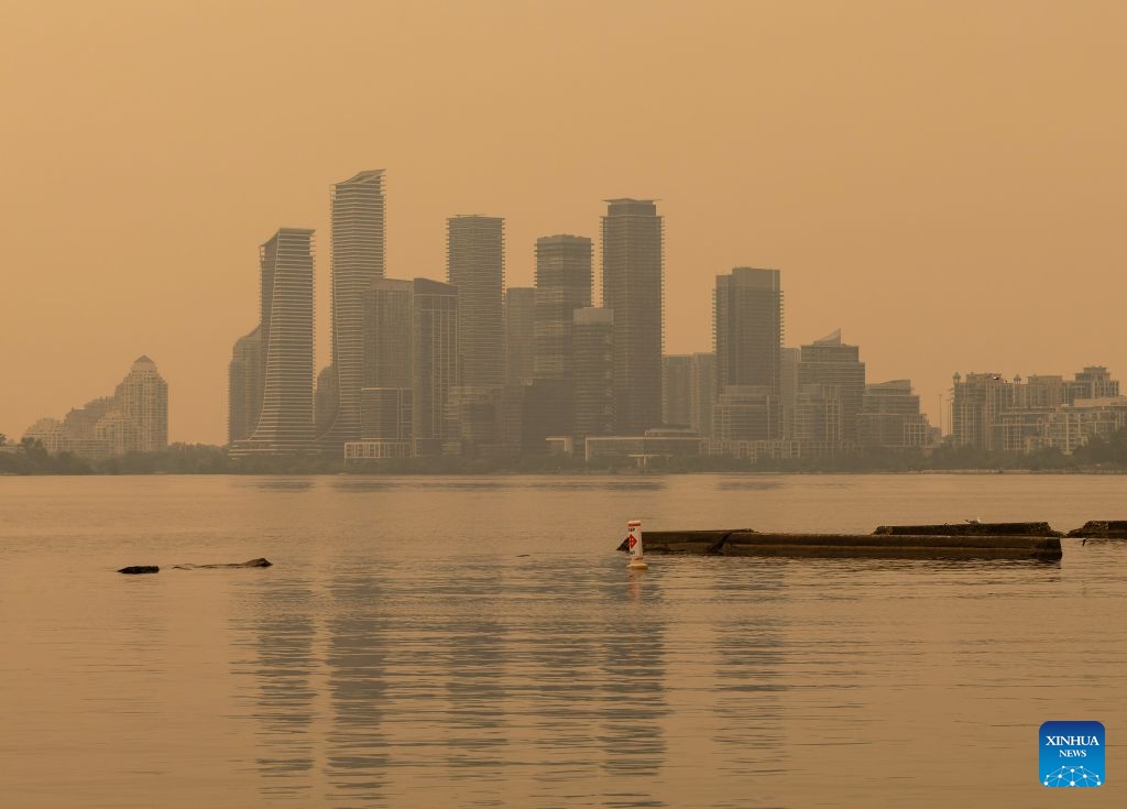 Wildfire smoke from northwestern Ontario fills the sky in Toronto, Canada, on July 15, 2026. Wildfires sweeping across northwestern Ontario, Canada, in recent days have caused severe smog and a sharp deterioration in air quality in several regions, including Ottawa, the nation's capital, and Toronto, Canada's largest city.  (Photo: Xinhua)