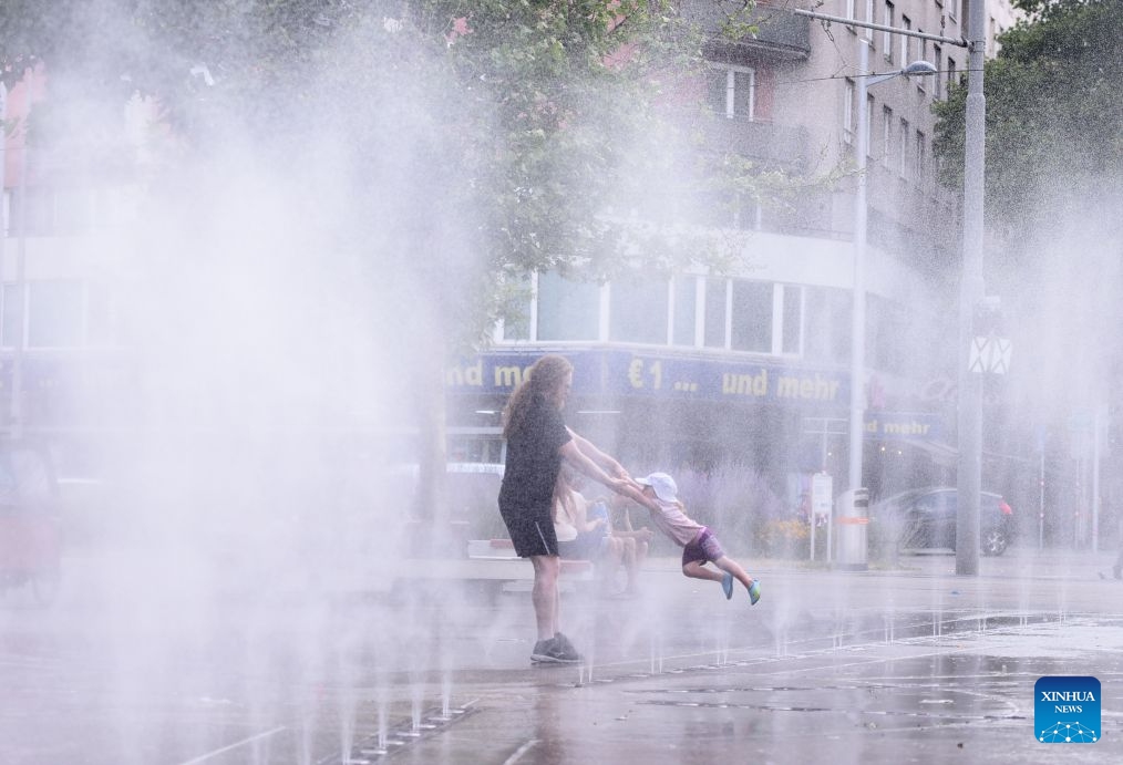 People cool off at a splash pad during a heatwave in Vienna, Austria, July 15, 2026. (Photo: Xinhua)