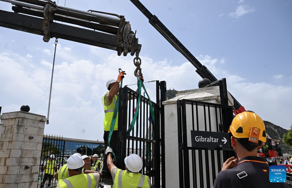 A border check fence is lifted at the land border crossing between Gibraltar and Spain, on July 15, 2026. Routine border checks at the Spain-Gibraltar land crossing were lifted in the early hours of Wednesday, in line with new border arrangements under the post-Brexit agreement between the European Union and Britain. (Photo: Xinhua)