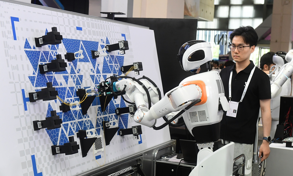 A high-precision robot performs a wiring task at the 2026 World Artificial Intelligence Conference in Shanghai on July 17, 2026. Photo: VCG