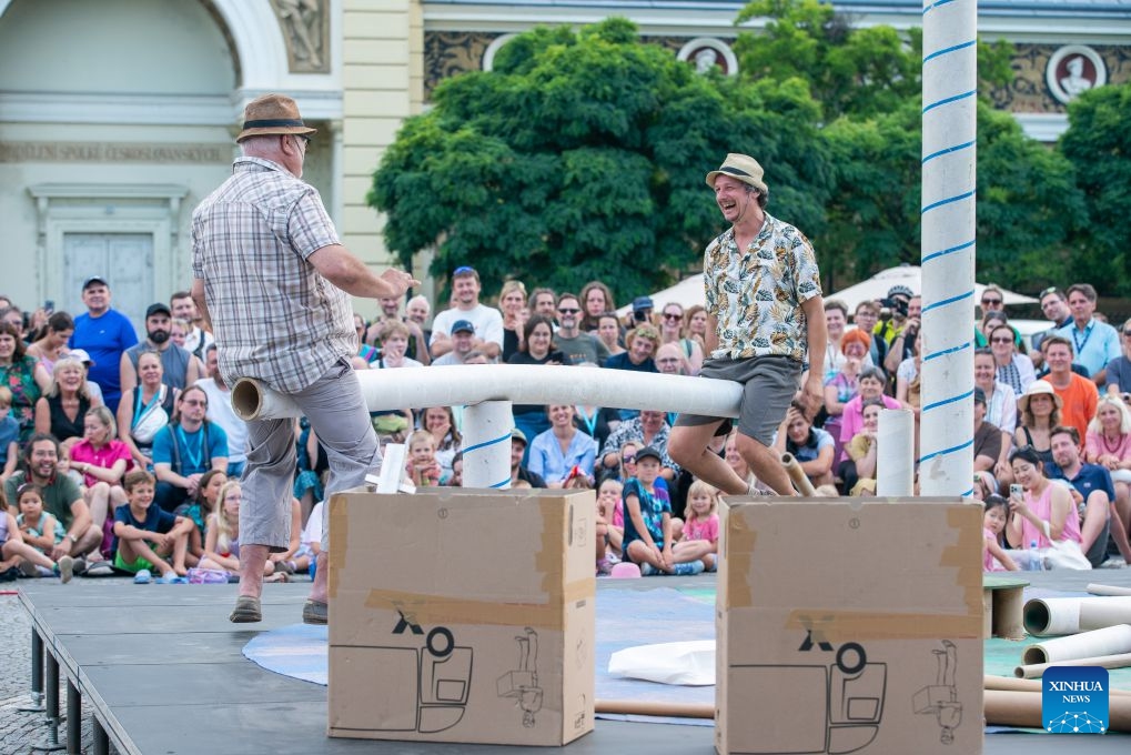 A performance is staged during the street theater festival Behind the Door in Prague, the Czech Republic, July 16, 2026. The Prague street theater festival Behind the Door is held here from July 14 to 19, bringing together street theater, contemporary circus, music, acrobatics and other performances from multiple countries. (Photo by Dana Kesnerova/Xinhua)