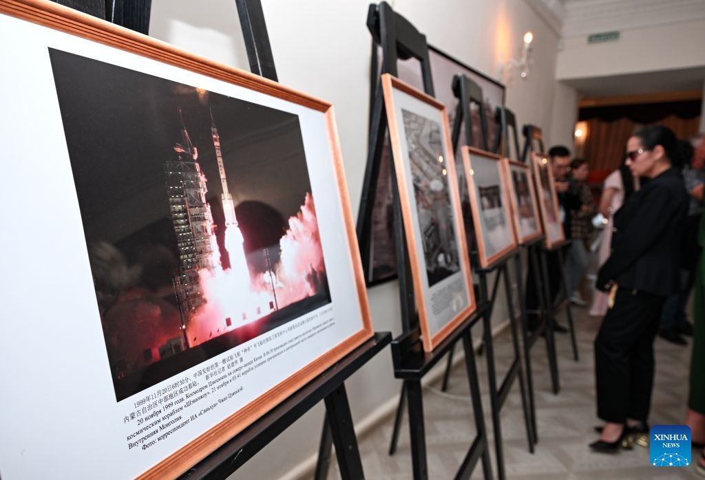 People visit a photo exhibition showcasing the achievements of Chinese modernization in Chelyabinsk, Russia, July 15, 2026. A photo exhibition showcasing the achievements of Chinese modernization opened Wednesday in Russia's central city of Chelyabinsk, attracting more than 100 participants from political, media and business circles, as well as youth representatives from China and Russia.(Xinhua/Feng Kaihua)
