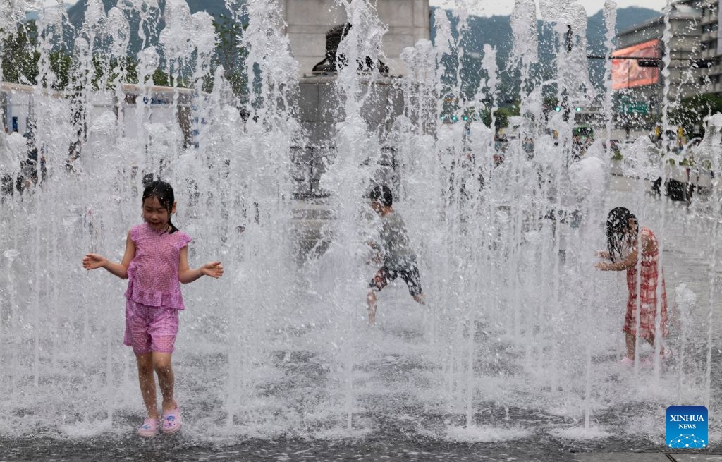 Children play with fountains at the Gwanghwamun Square during a heatwave in Seoul, South Korea, July 17, 2026. (Photo: Xinhua)
